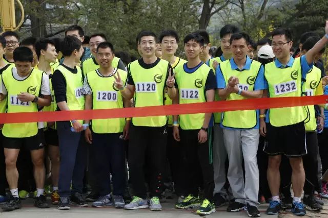 “航空人風(fēng)采”職工登山比賽落下帷幕2.jpg “航空人風(fēng)采”職工登山比賽落下帷幕2.jpg